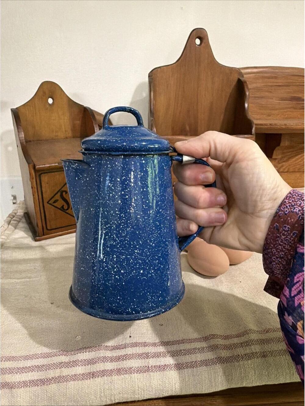 VTG Blue White Speckled Enamelware Coffee Pot Lid Country Farm Camp Hike 2 Cup - Picture 9 of 9